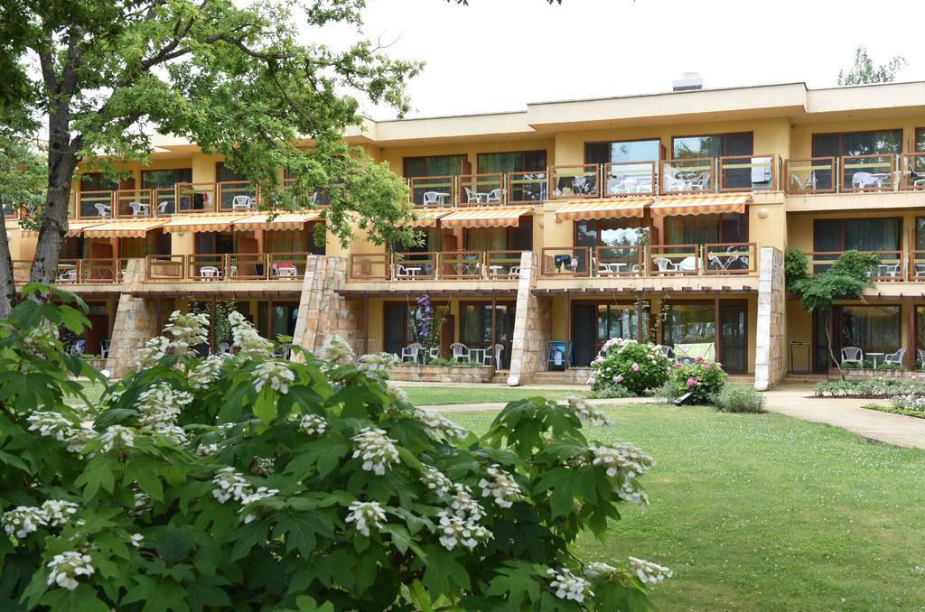 Les Magnolias Hotel Primorsko Exterior photo