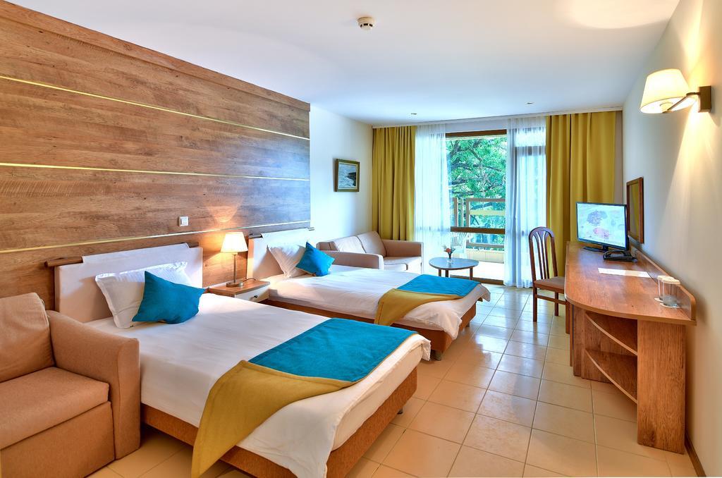 Les Magnolias Hotel Primorsko Exterior photo